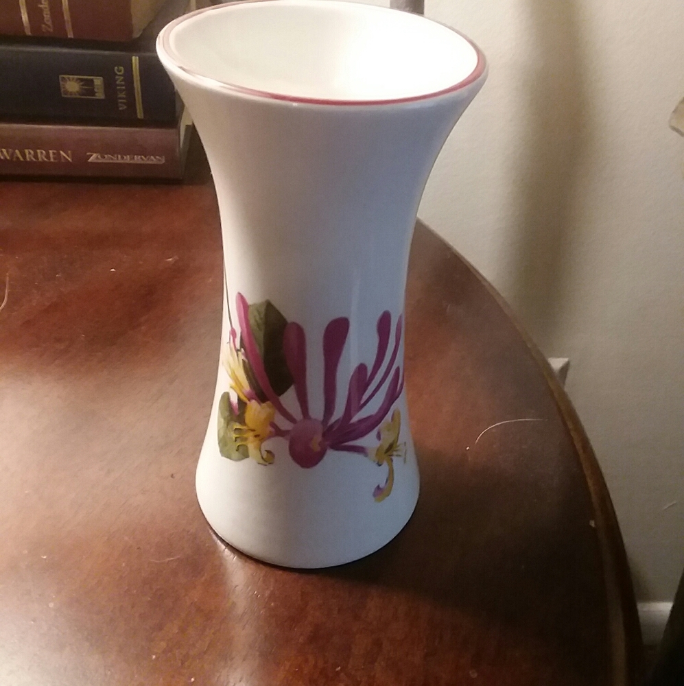 Interestingly beautiful Laura Ashley small vase